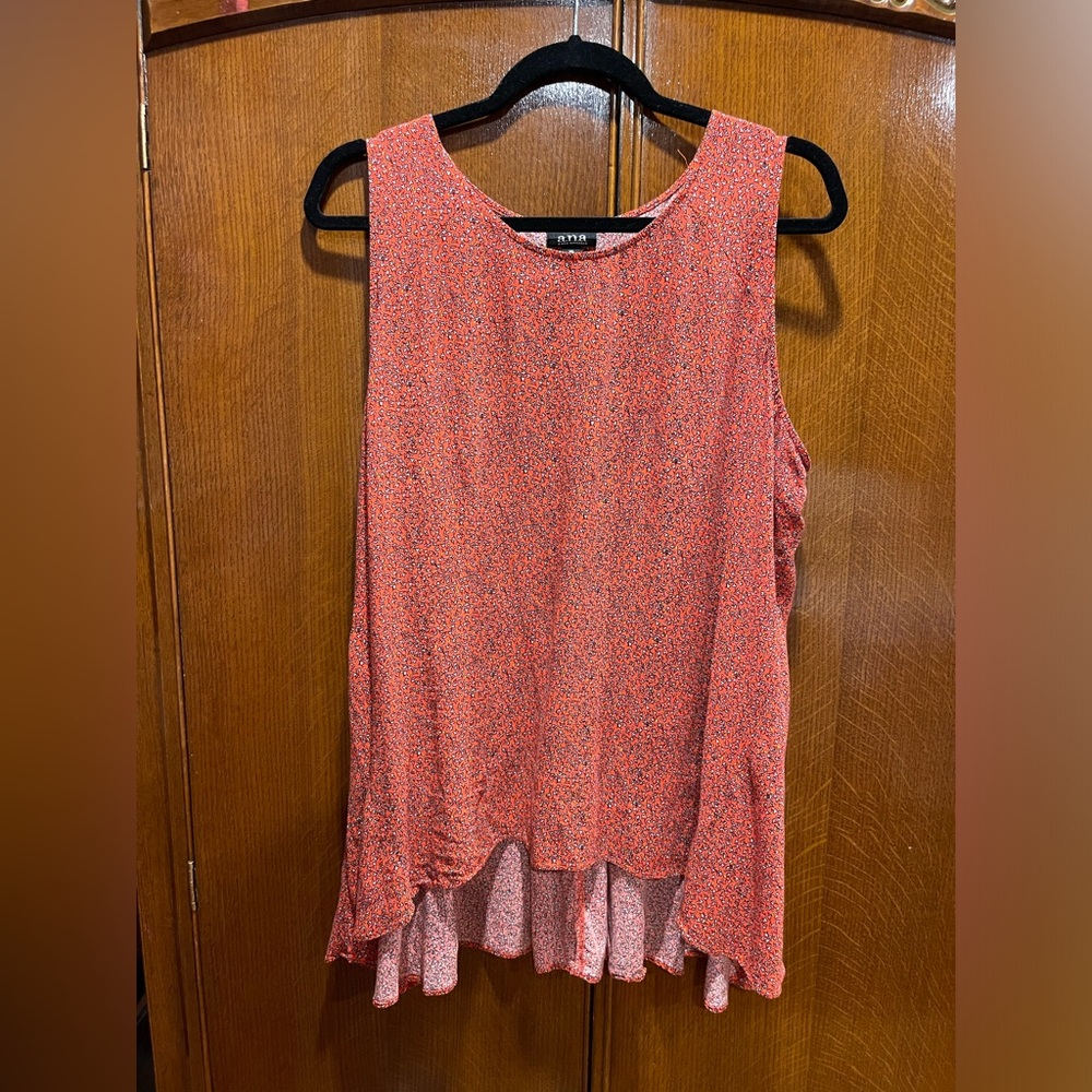Flowered sleeveless top with tapered back